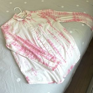 Button up shirt. Preppy/ coastal beach cover up or business blouse. Close to new